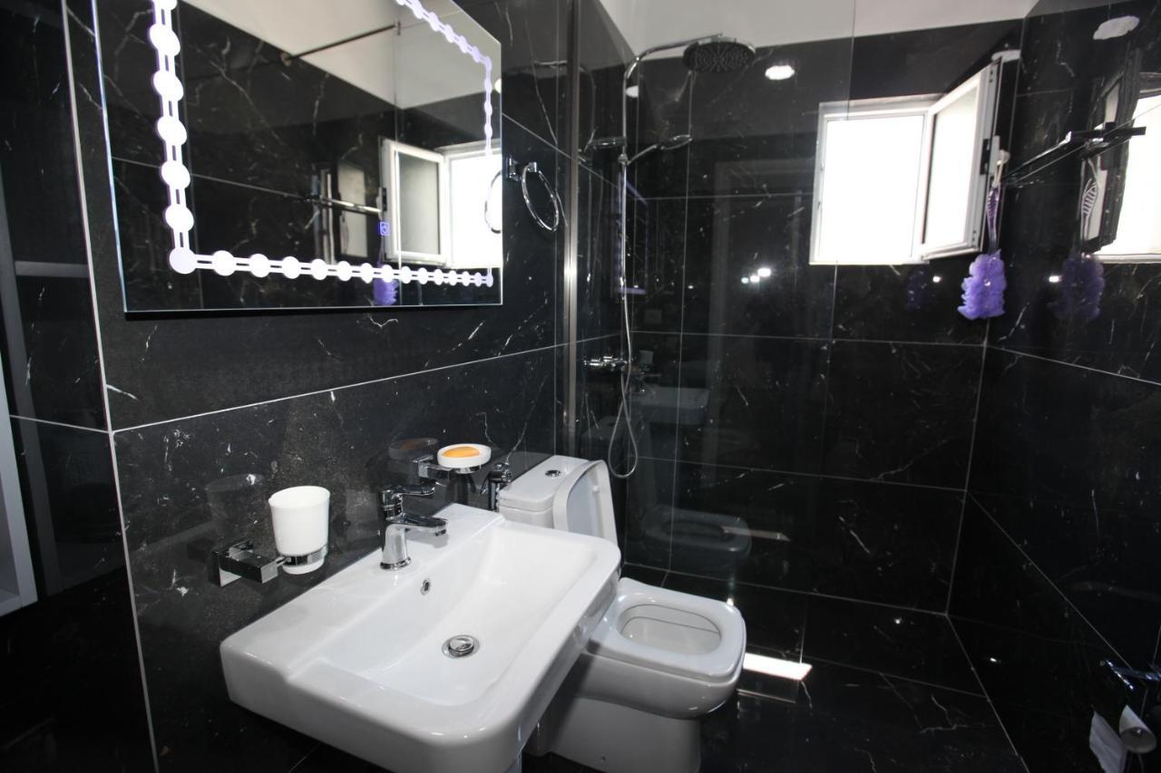 Deda Apartments Sarandë Exterior foto
